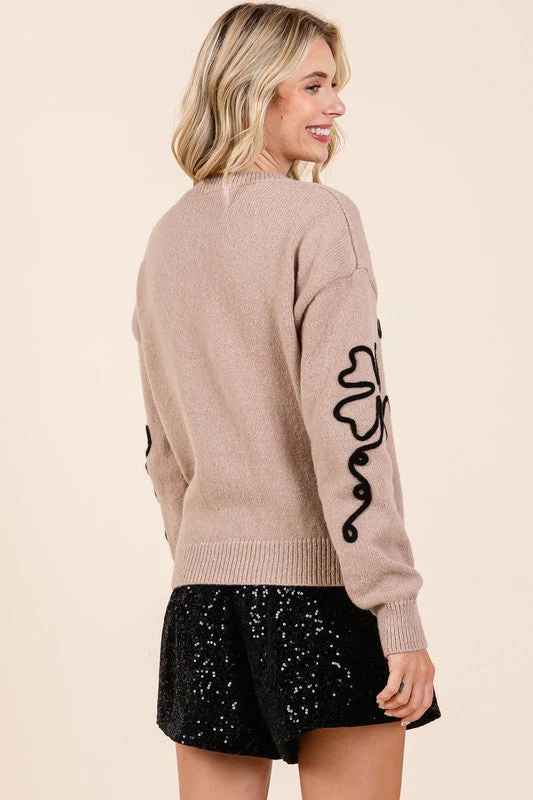 Adriana | Knitted sweater with floral embroidery - Image 16