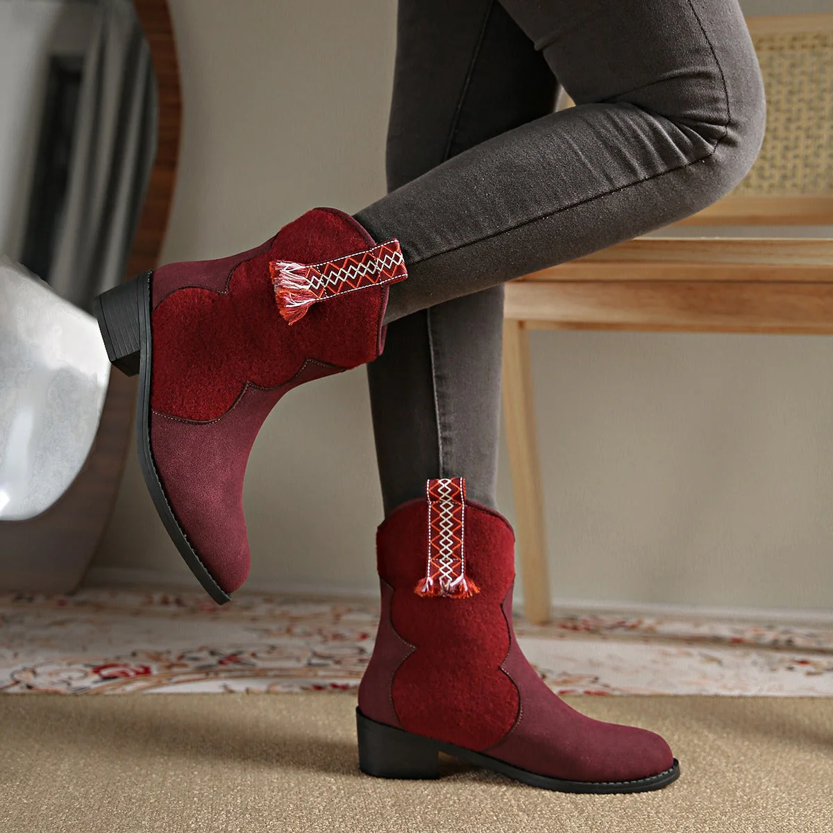 Alba | Suede boots with a pointed toe and block heel - Image 7