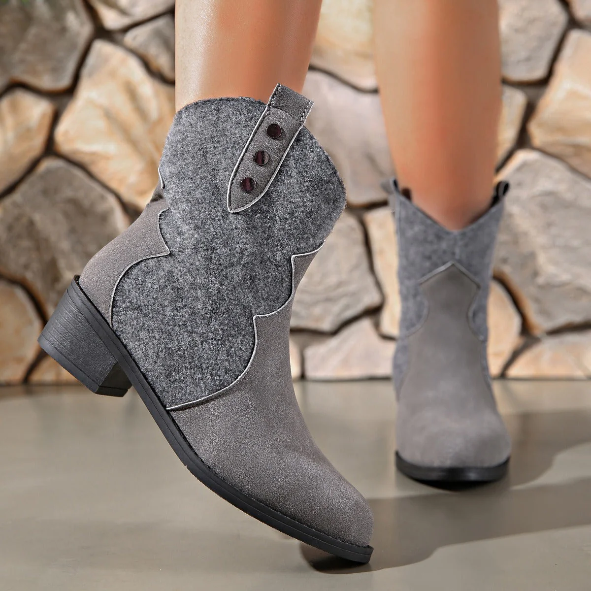 Alba | Suede boots with a pointed toe and block heel - Image 9