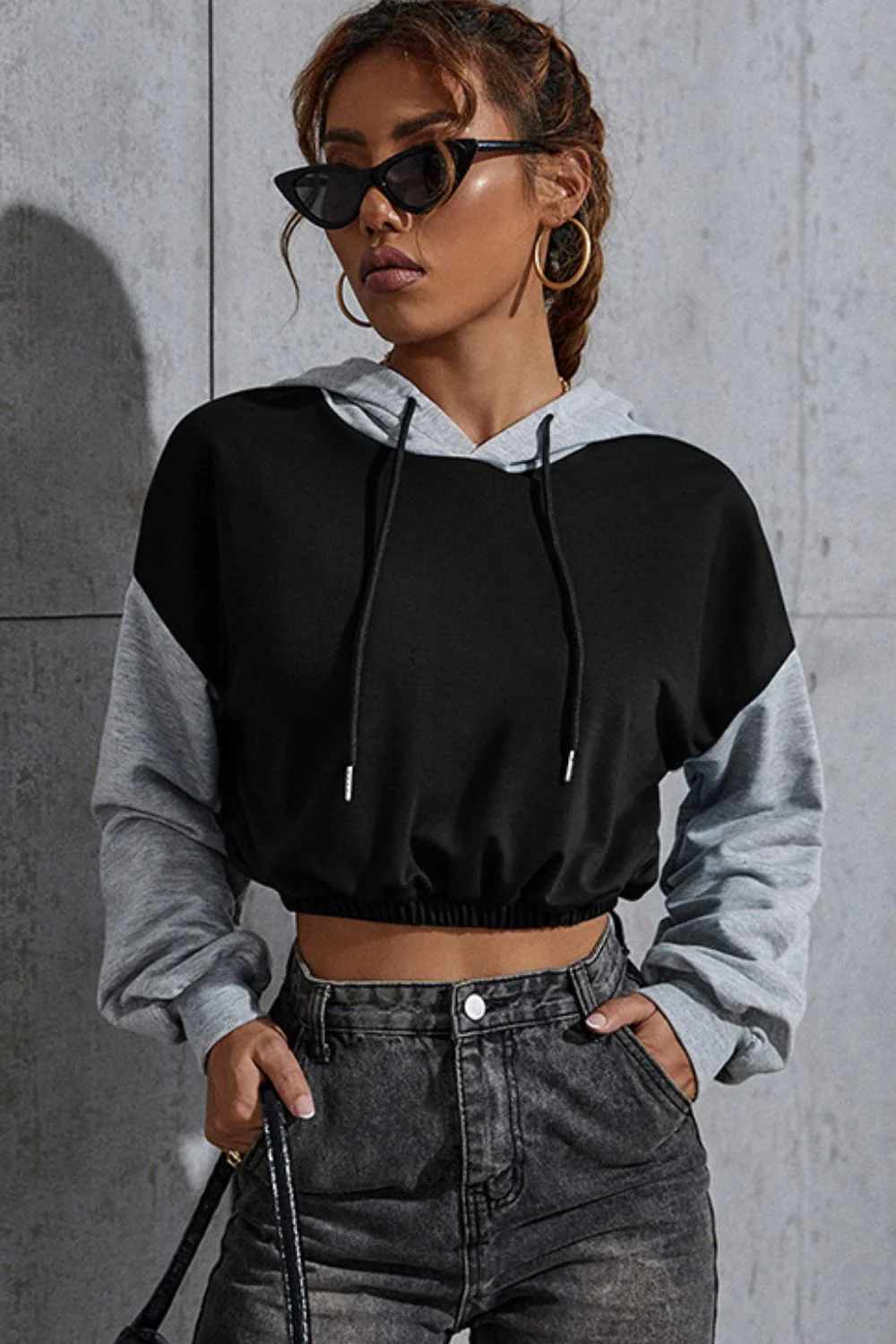 Alicia | Perfee contrast hoodie with long sleeves and a short cut - Image 2