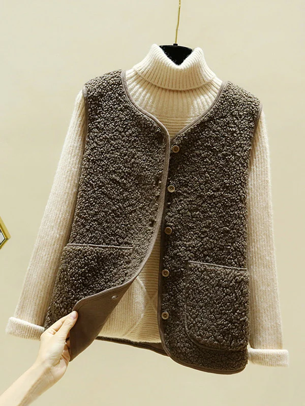 Alida | Sleeveless women's cardigan made of lambswool from Calido - Image 3