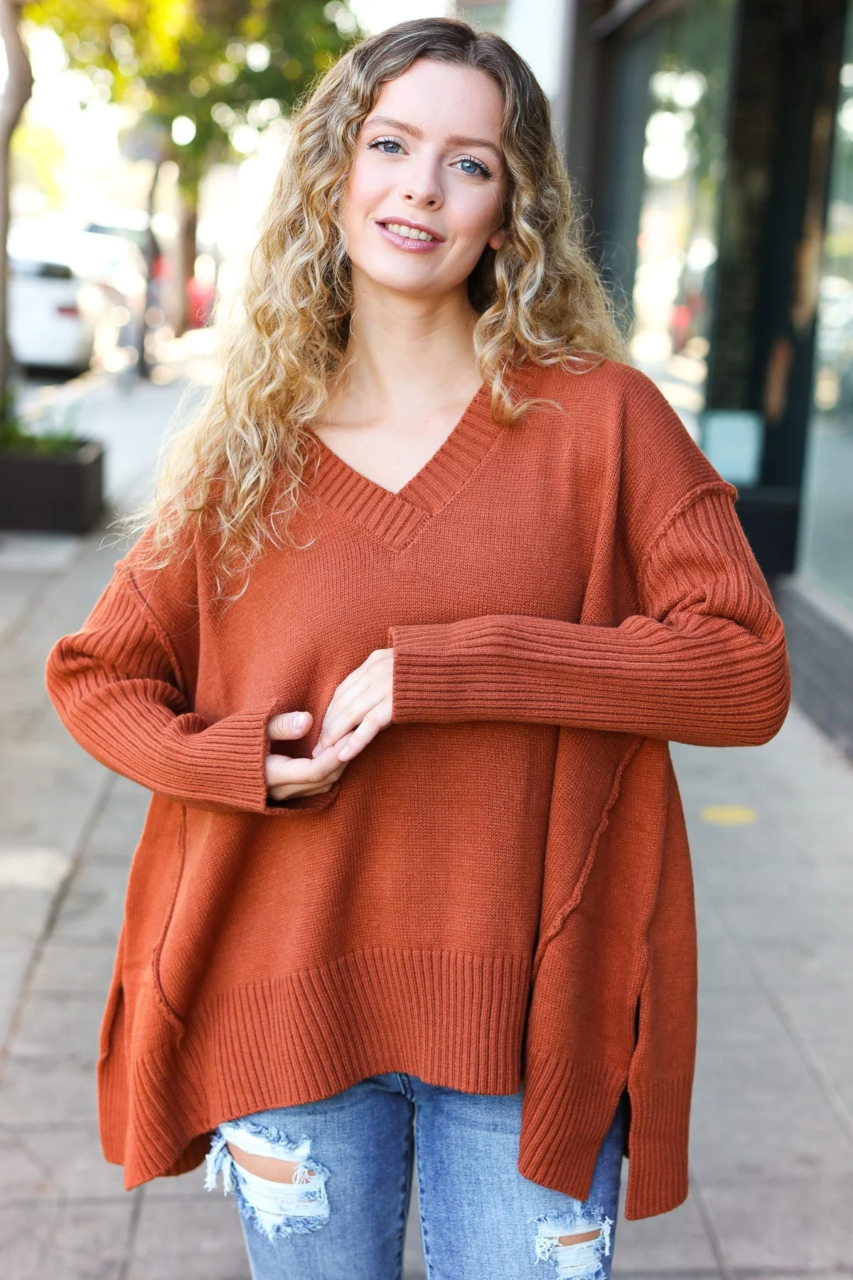 Amalia | Casual chic rust oversized rib knit V-neck sweater - Image 11