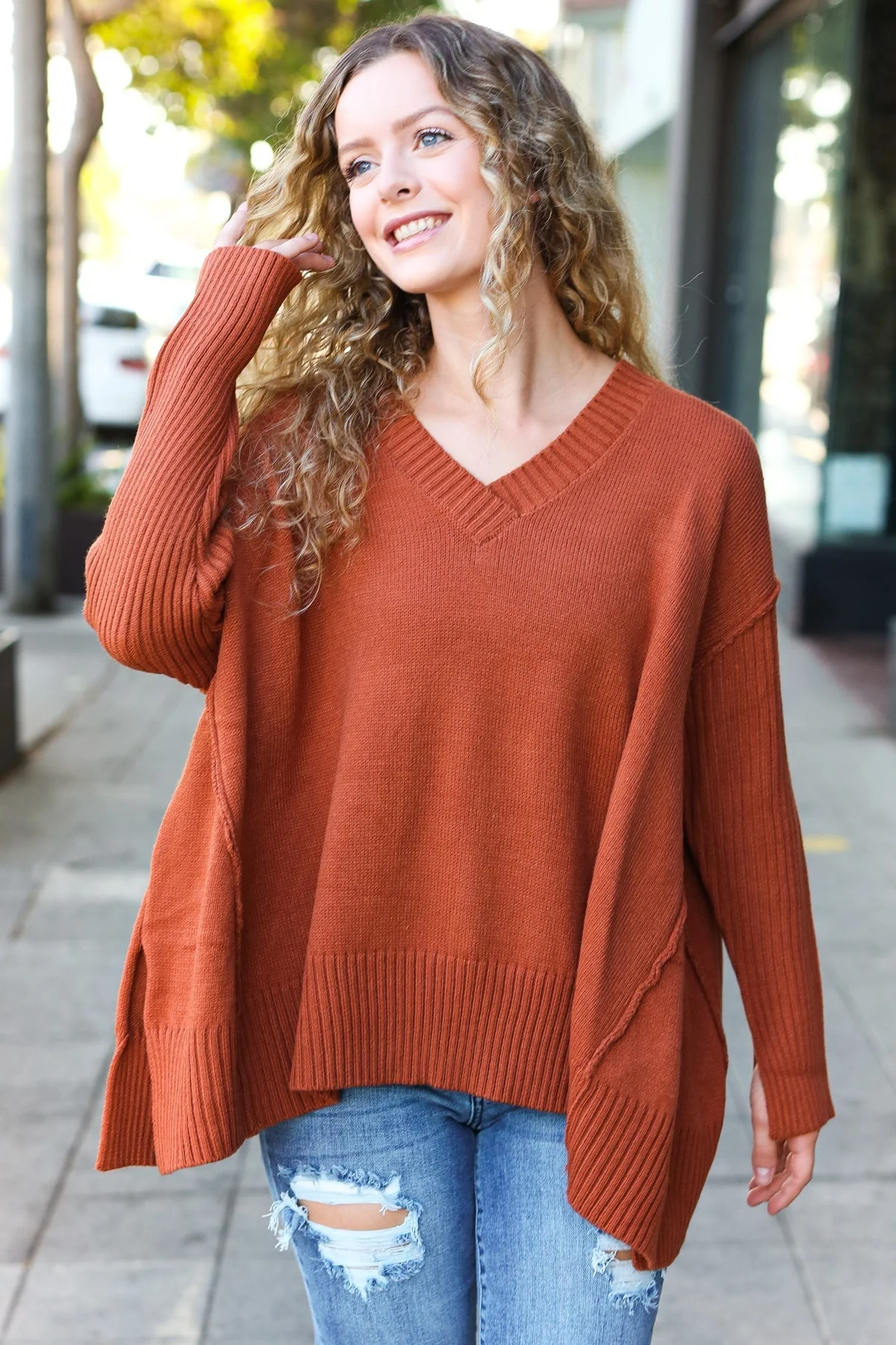 Amalia | Casual chic rust oversized rib knit V-neck sweater - Image 12