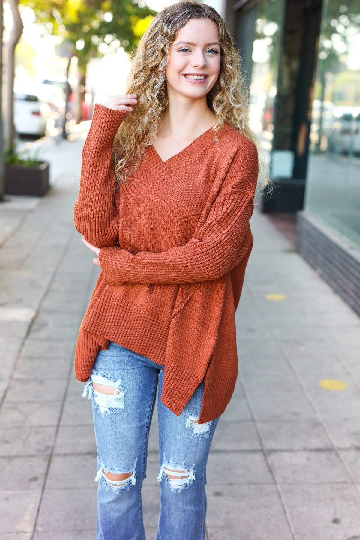 Amalia | Casual chic rust oversized rib knit V-neck sweater - Image 13