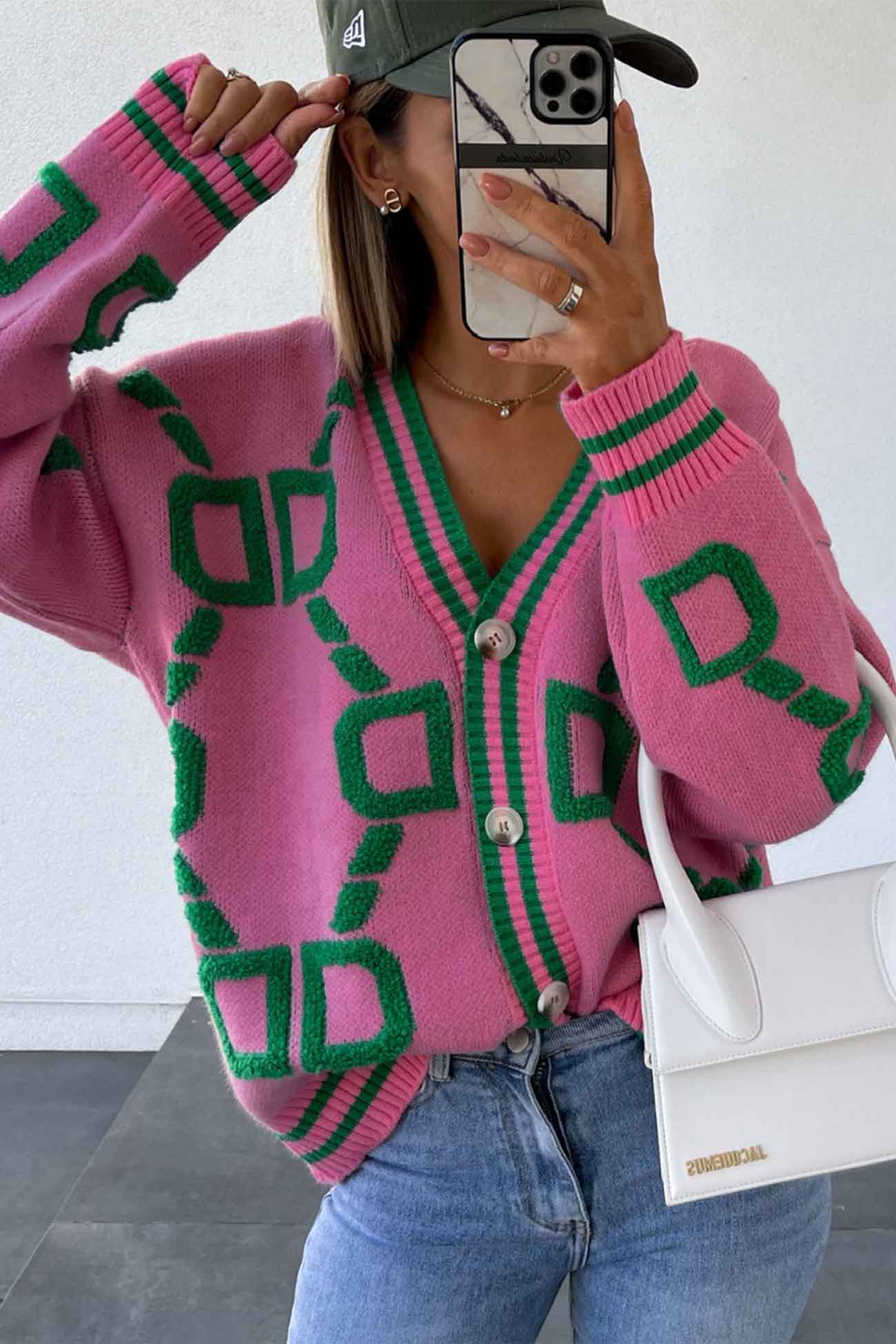 Amelie | Cardigan with contrasting letters and long sleeves - Image 4
