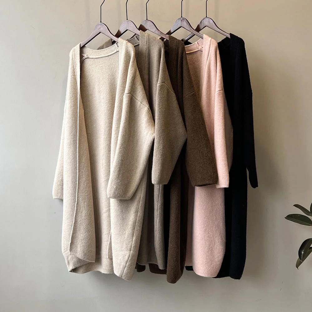 Amparo | Fashionable and minimalist winter cardigan - Image 2