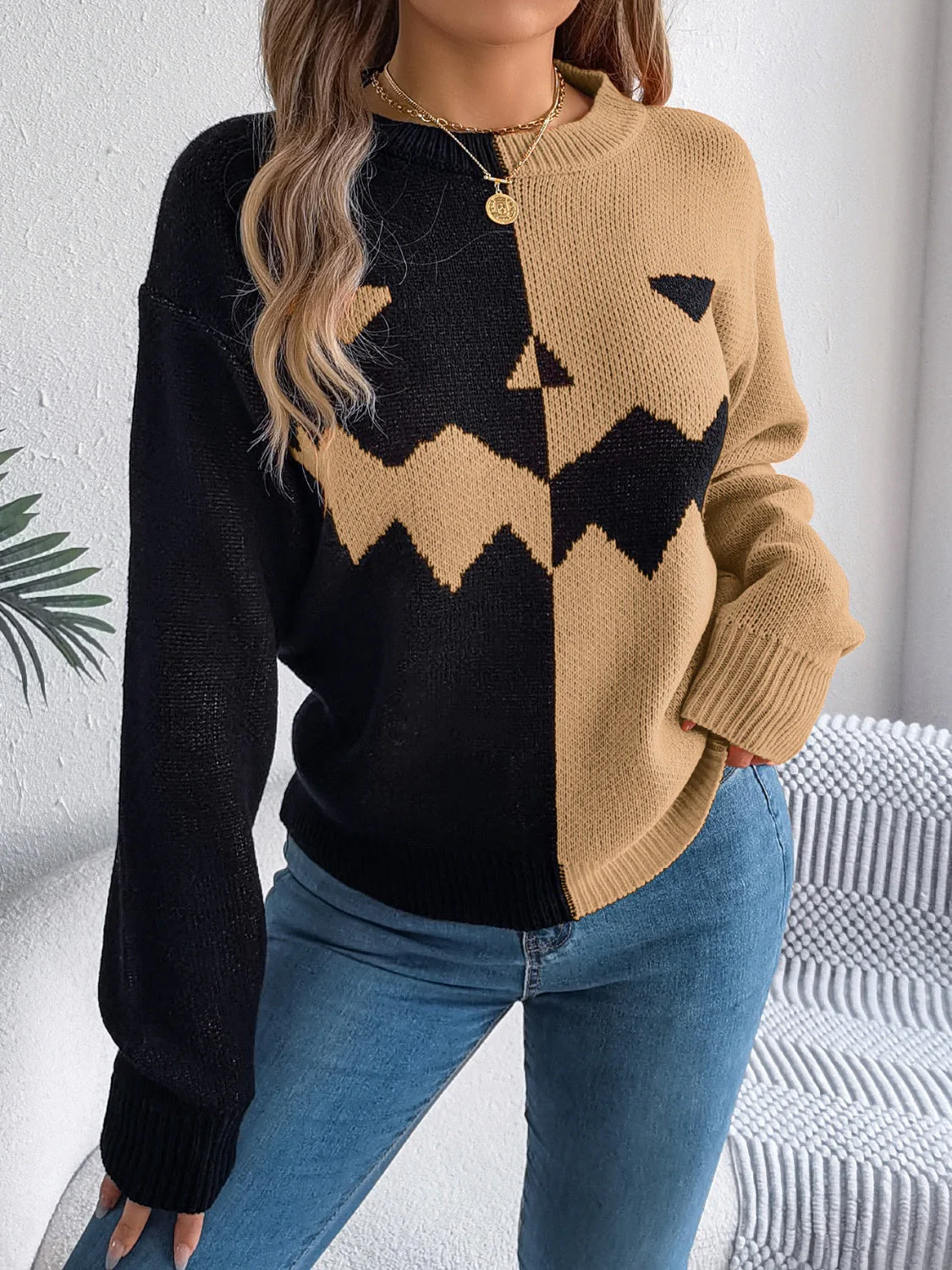Ana | Contrasting long-sleeved sweater with a crew neck - Image 11