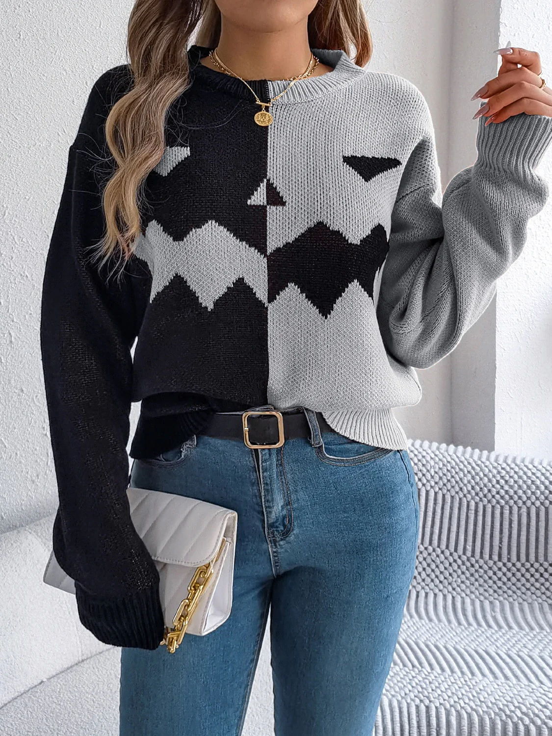 Ana | Contrasting long-sleeved sweater with a crew neck - Image 16