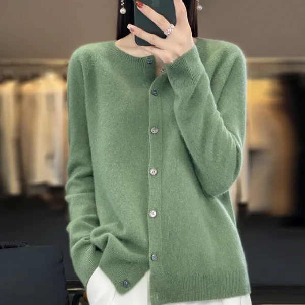Angelica – Soft cardigan with buttons