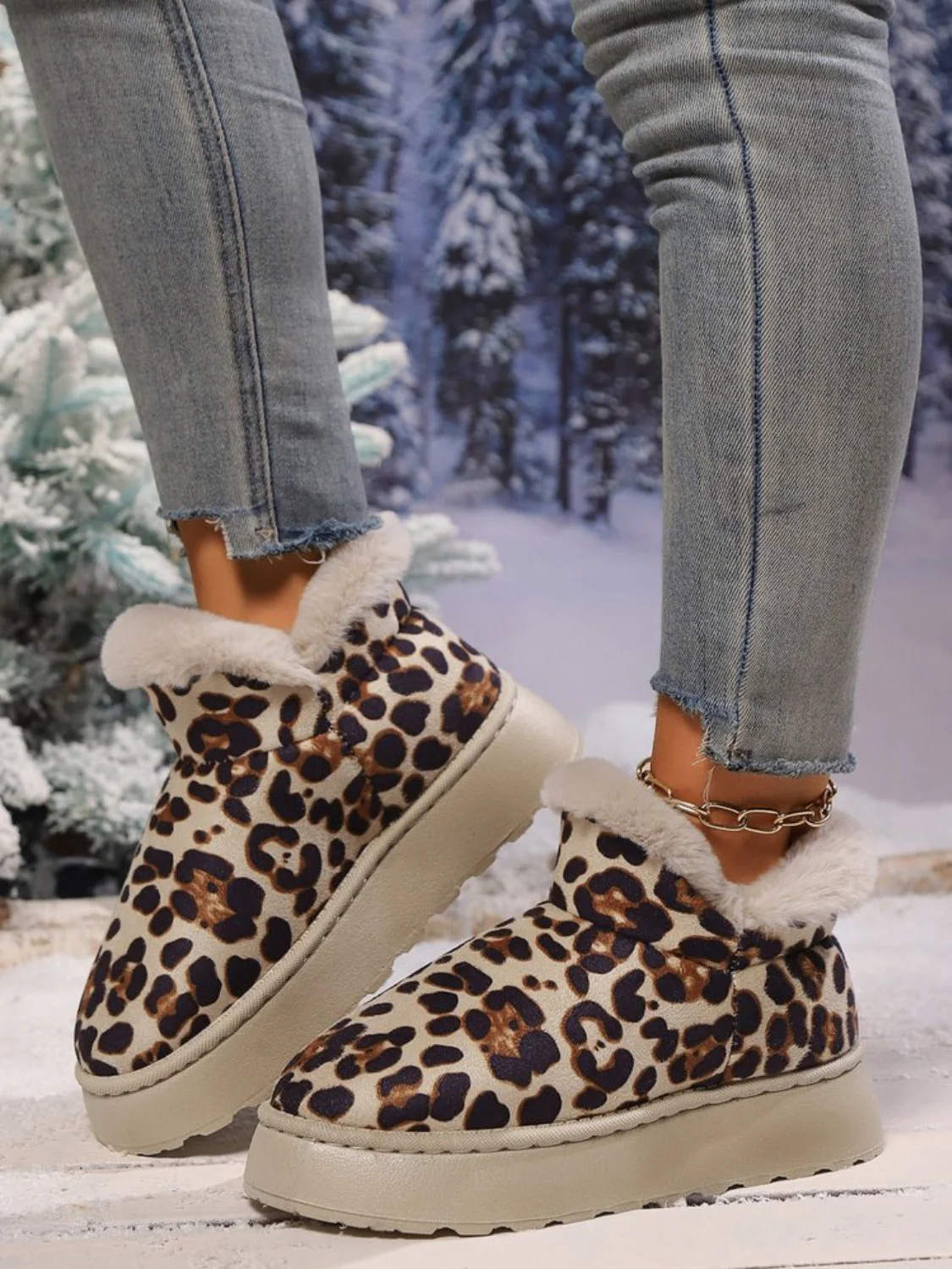 Angeline's | Thermal leopard platform boots with a round toe - Image 4
