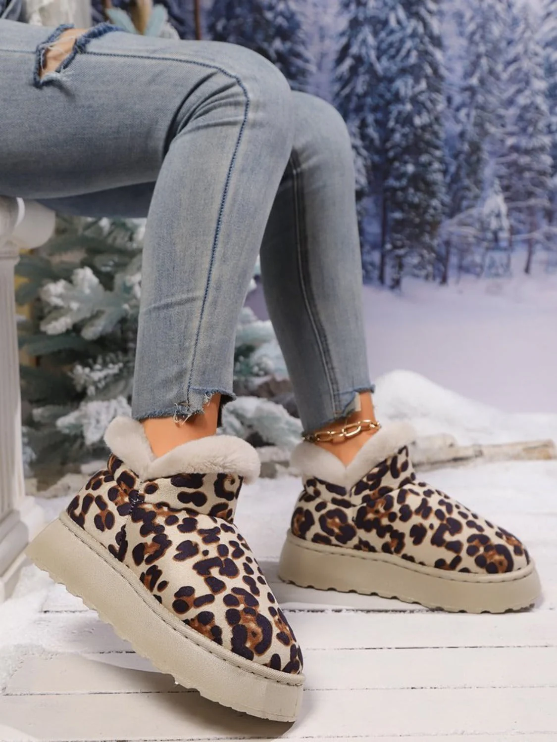 Angeline's | Thermal leopard platform boots with a round toe - Image 6