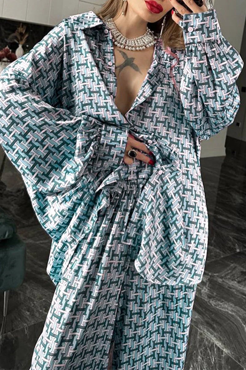 Anna | Casual, daily, long-sleeved two-piece suit with geometric print and contrast turn-down collar - Image 2