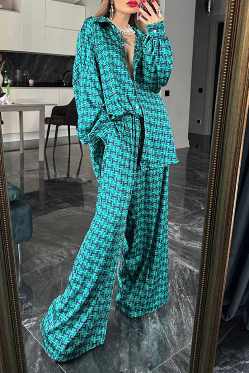 Anna | Casual, daily, long-sleeved two-piece suit with geometric print and contrast turn-down collar - Image 3