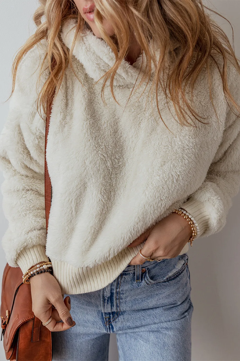 Ariadna | Fluffy, long-sleeved hoodie with low shoulders - Image 3