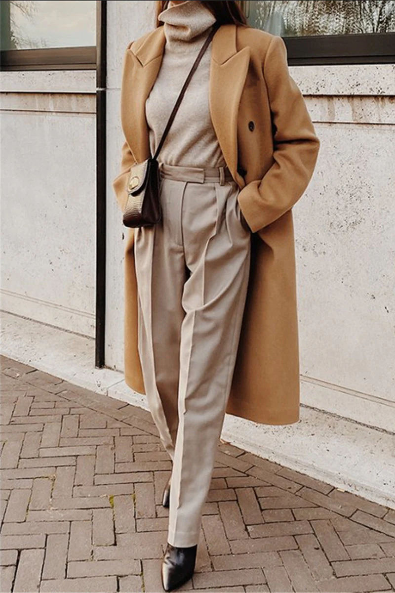 Ariana | Elegant British style outerwear with plain buttons and turn-down collar - Image 4