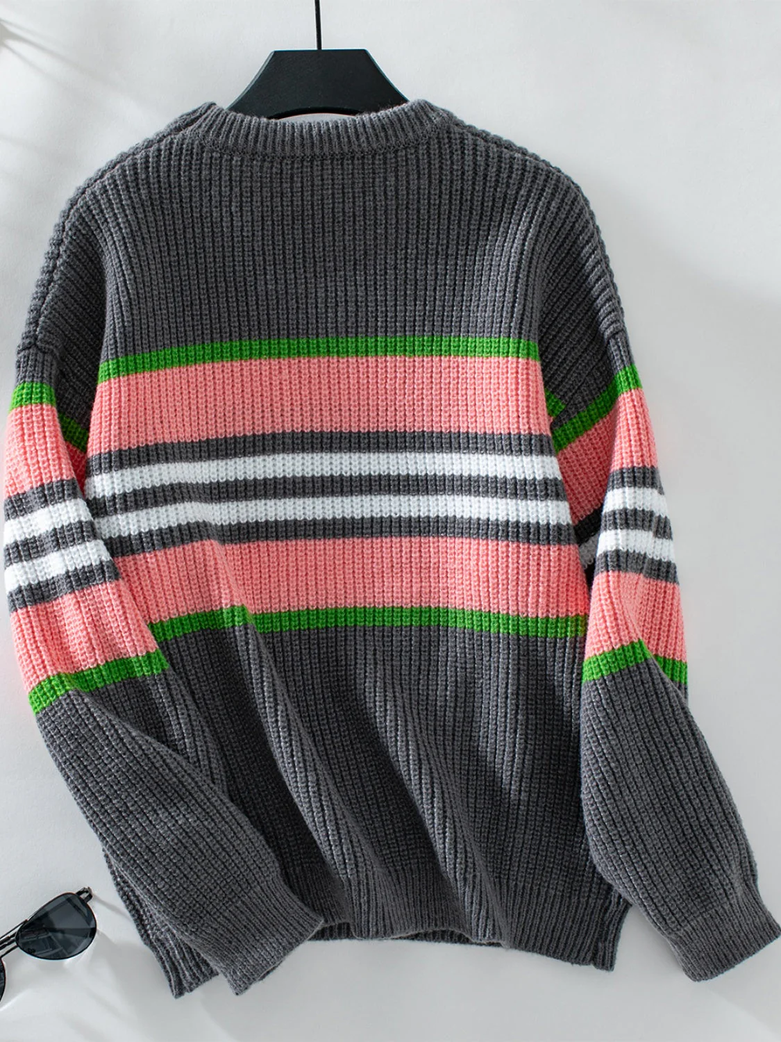 Barbara | Long-sleeved sweater with contrasting stripes and a crew neck - Image 10