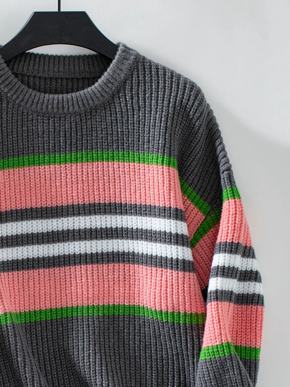 Barbara | Long-sleeved sweater with contrasting stripes and a crew neck - Image 11