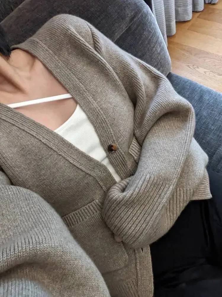 Barbara | Women's cardigan with long sleeves and button placket - Image 4