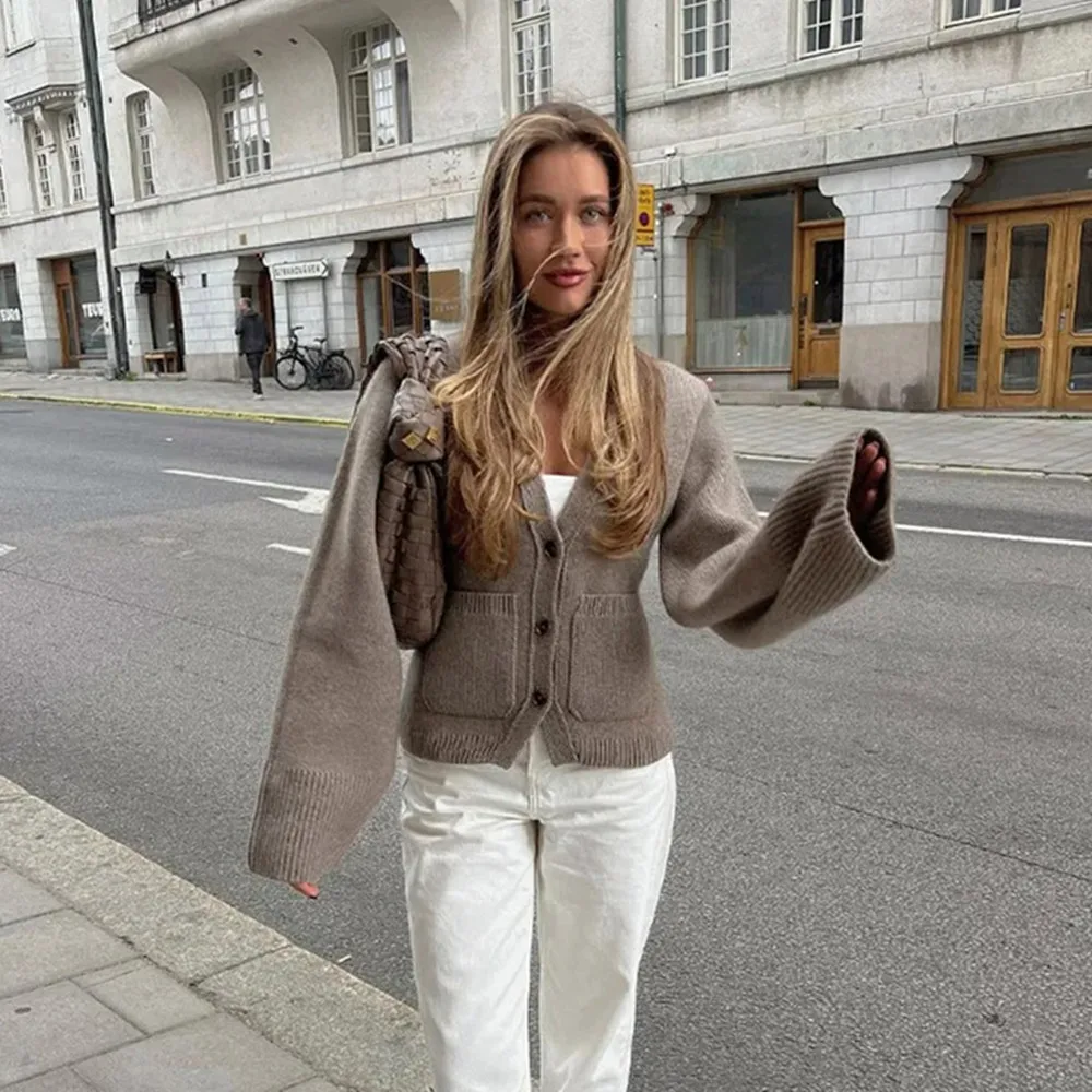 Barbara | Women's cardigan with long sleeves and button placket - Image 5