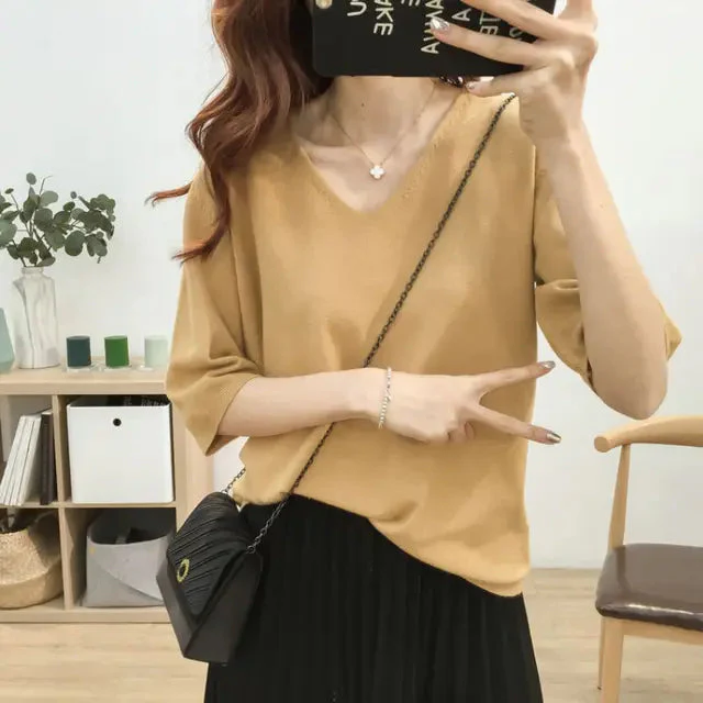 Brittina® | Blouse Chic Luxurious Materials For Formal Occasions For Women - Image 12