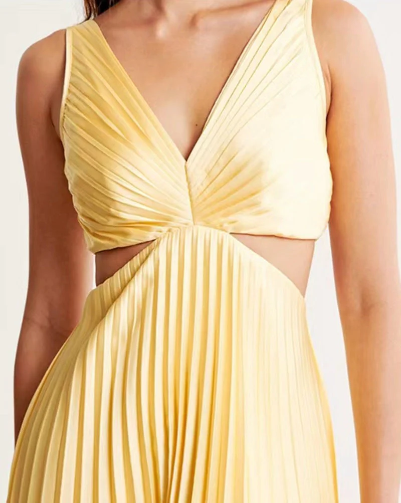 Caitlin® | Pleated Dress With A Neckline - Image 4