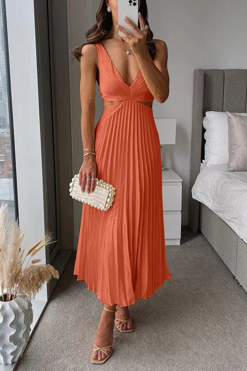 Caitlin® | Pleated Dress With A Neckline - Image 9