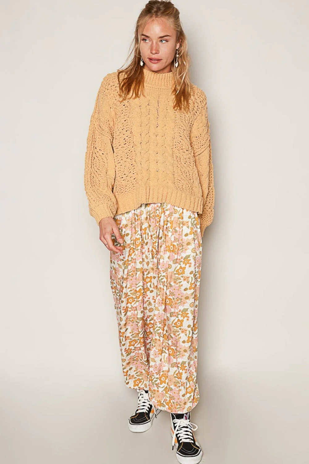 Carolina | Sweater with stand-up collar and cable knit - Image 3