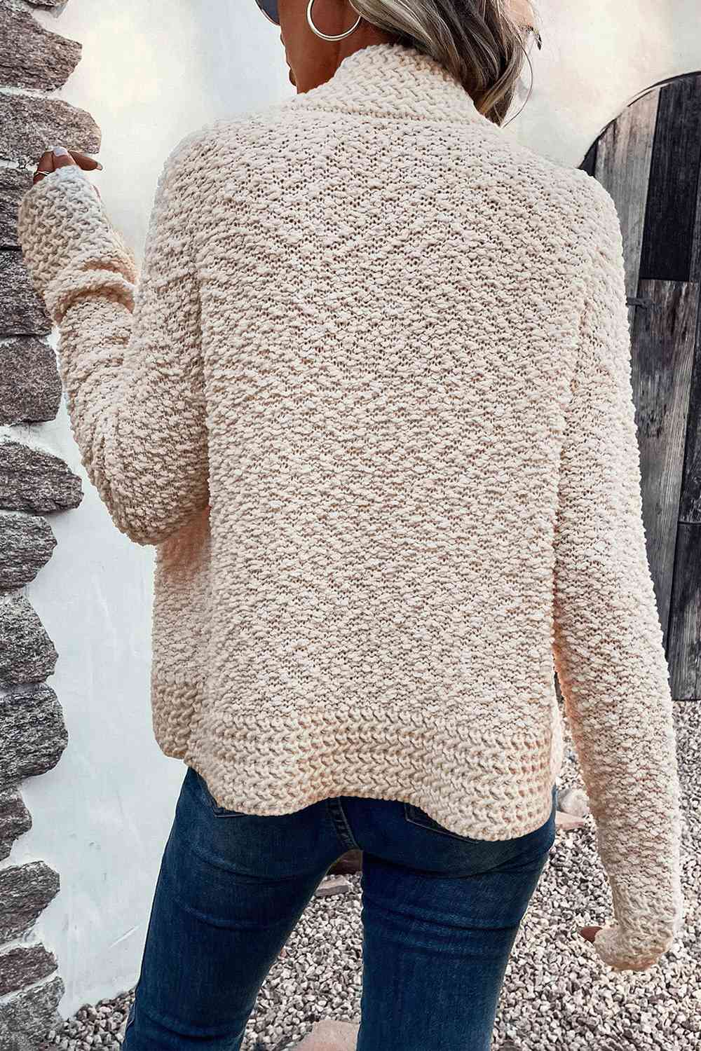 Catalina | Fashionable and minimalist winter cardigan - Image 2