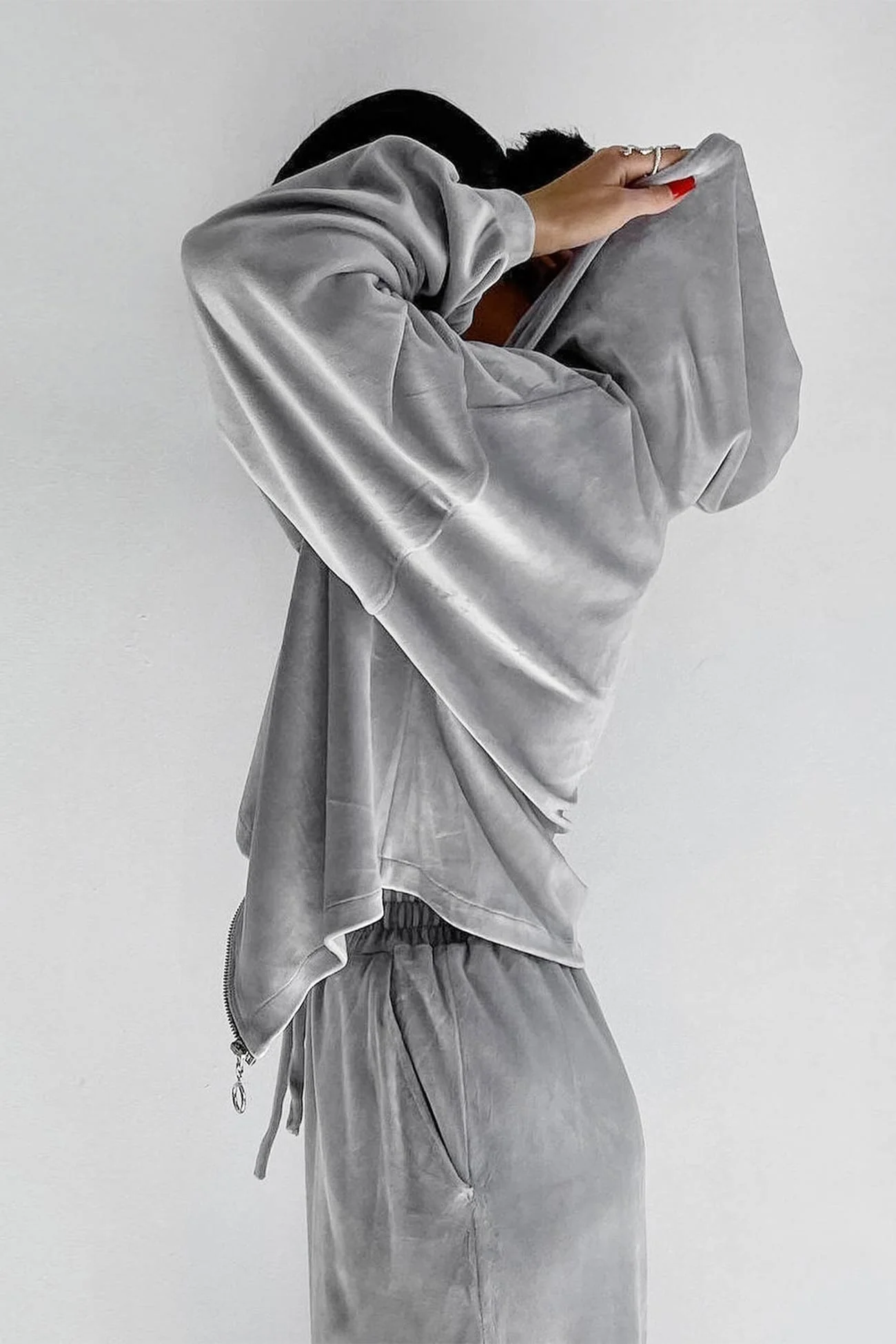 Celia | Two-piece velvet set with hood and zip pocket - Image 6