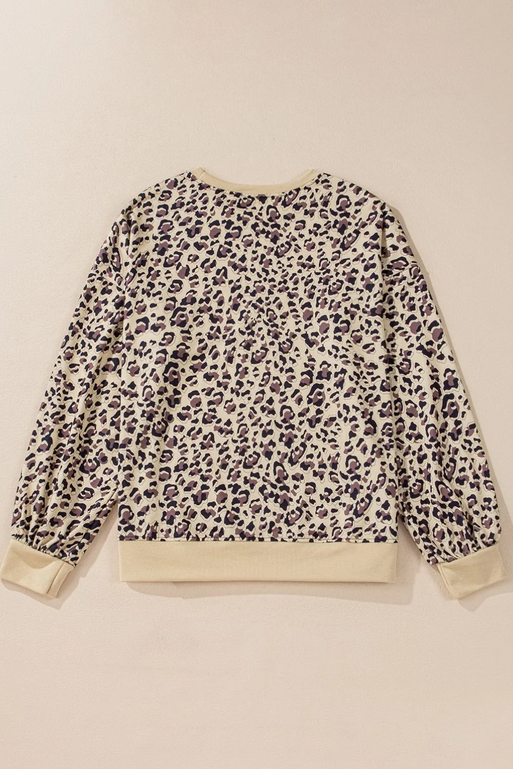 Clara | Long-sleeved sweatshirt with a slit leopard crew neck - Image 6