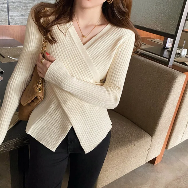 Cristiana | Women's knitted sweater with long sleeves and V-neck - Image 4
