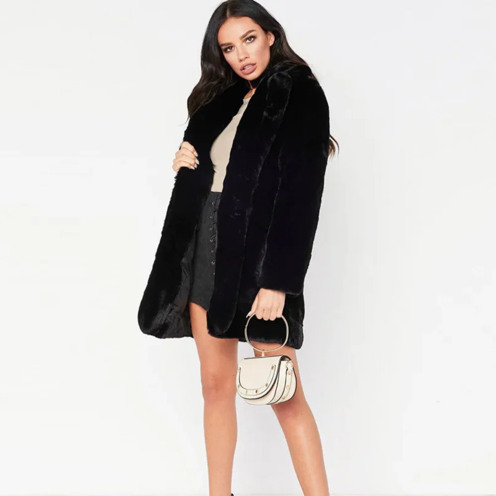 Cristina | Fashionable and minimalist winter garment - Image 11