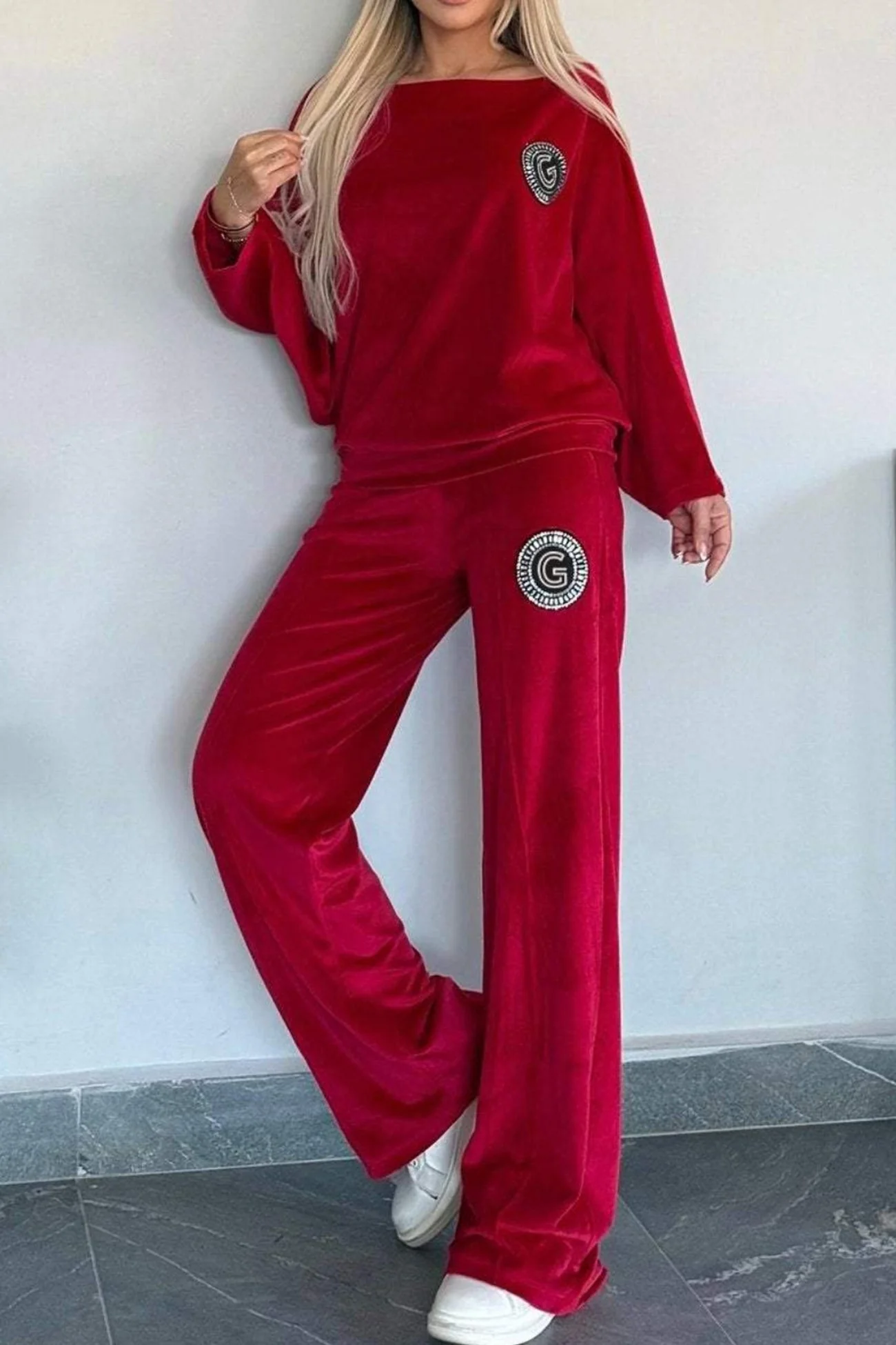 Cristina | Two-piece suede suit with batwing sleeves - Image 5
