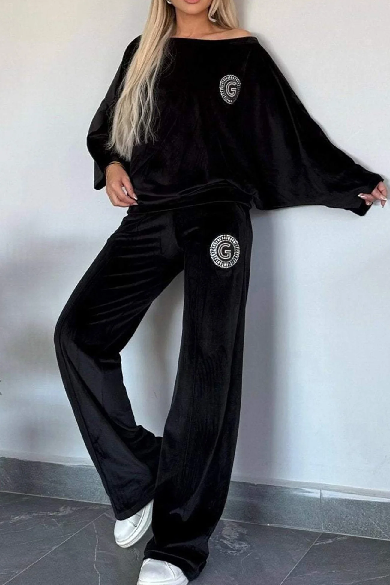 Cristina | Two-piece suede suit with batwing sleeves - Image 7