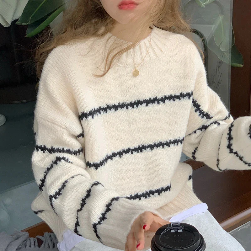 Delia | Casual, loose knitted sweater for women - Image 2
