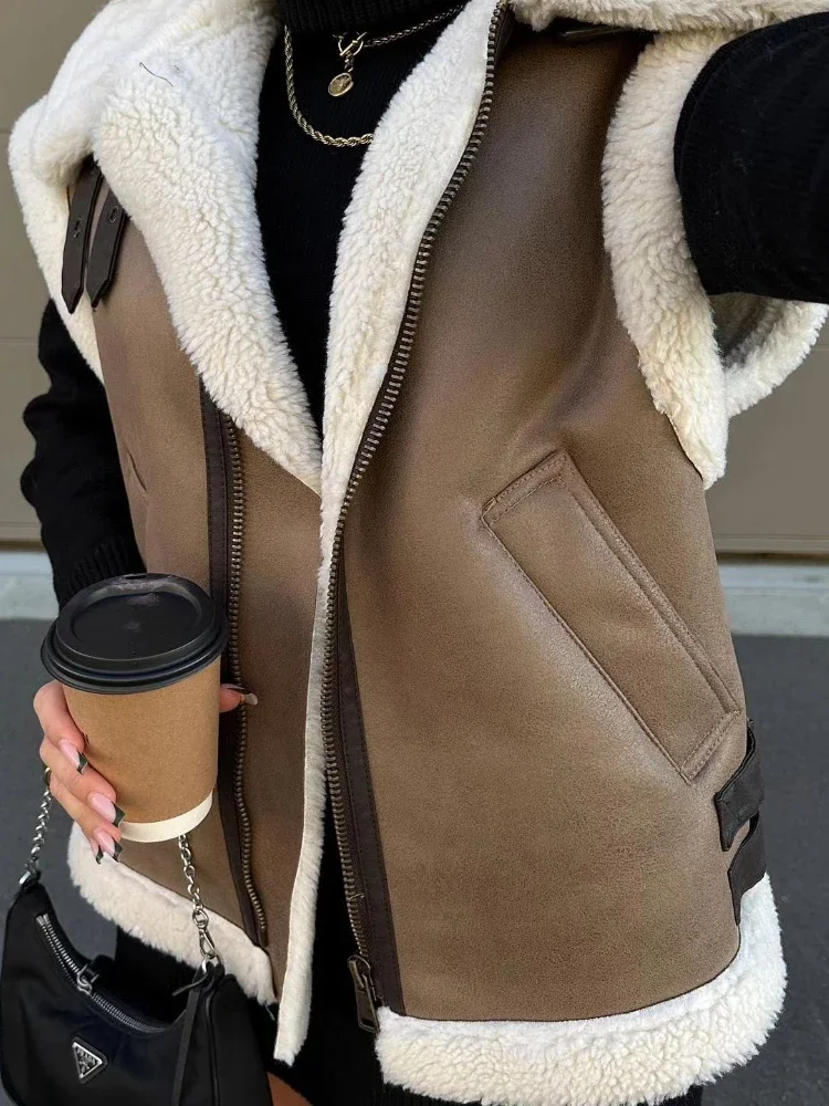 Delia | Women's vest made of imitation suede with lapel collar - Image 5