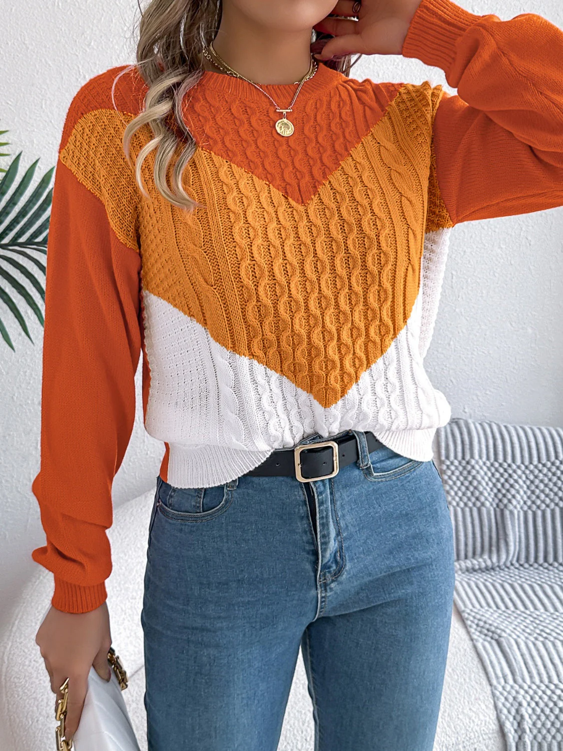 Dominique | Contrasting long-sleeved sweater with a crew neck - Image 11
