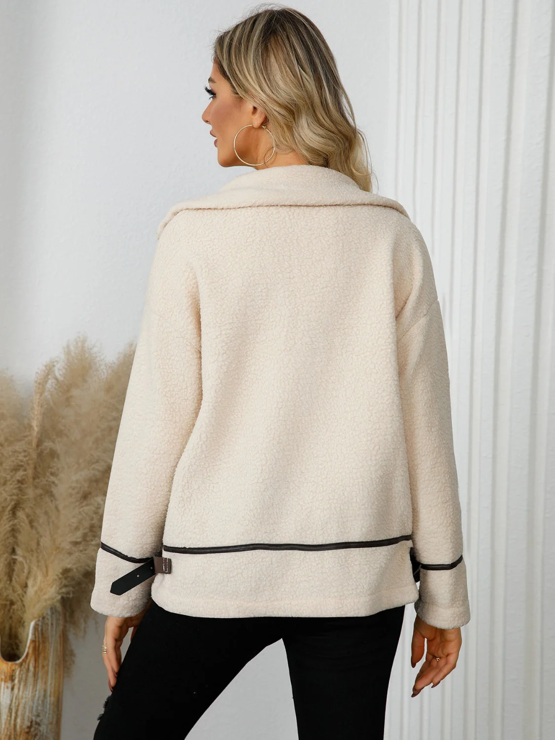 Edith | Jacket with pockets and button placket and collar - Image 2