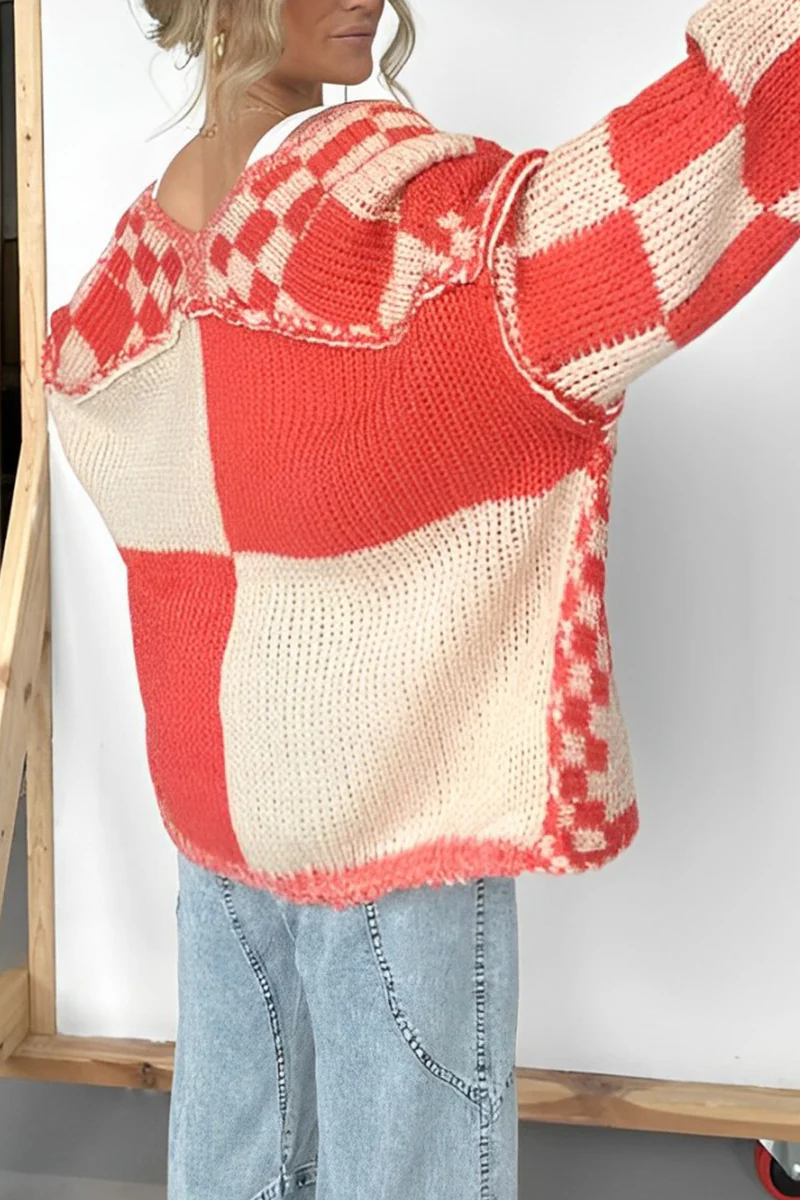 Eileen | Casual streetwear outerwear with check pattern and contrast V-neck - Image 8