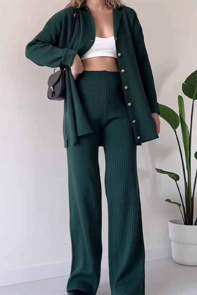Elisa | Casual two-piece suit with plain buttons and V-neck and long sleeves