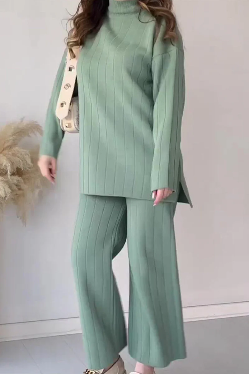 Elizabeth | Casual, plain three-quarter length two-piece suit with an O-neck and slit - Image 4