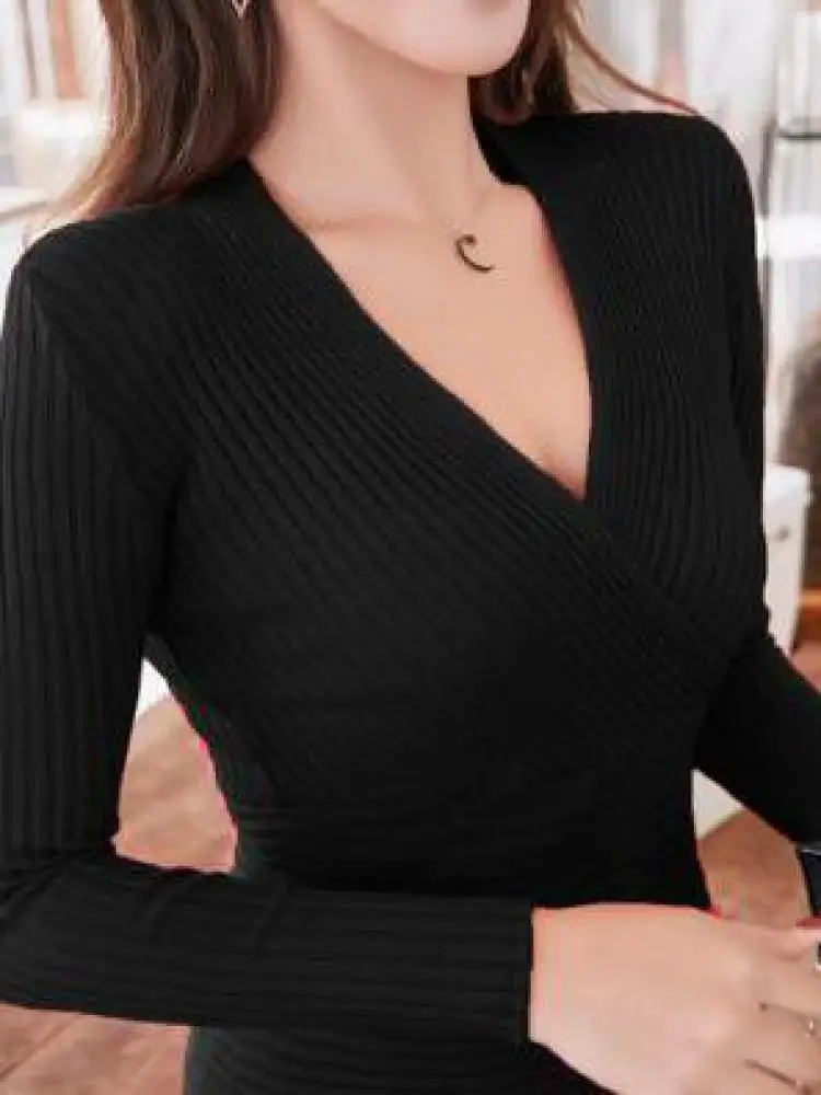 Elsa | Mareike slim-fit V-neck sweater for women - Image 12