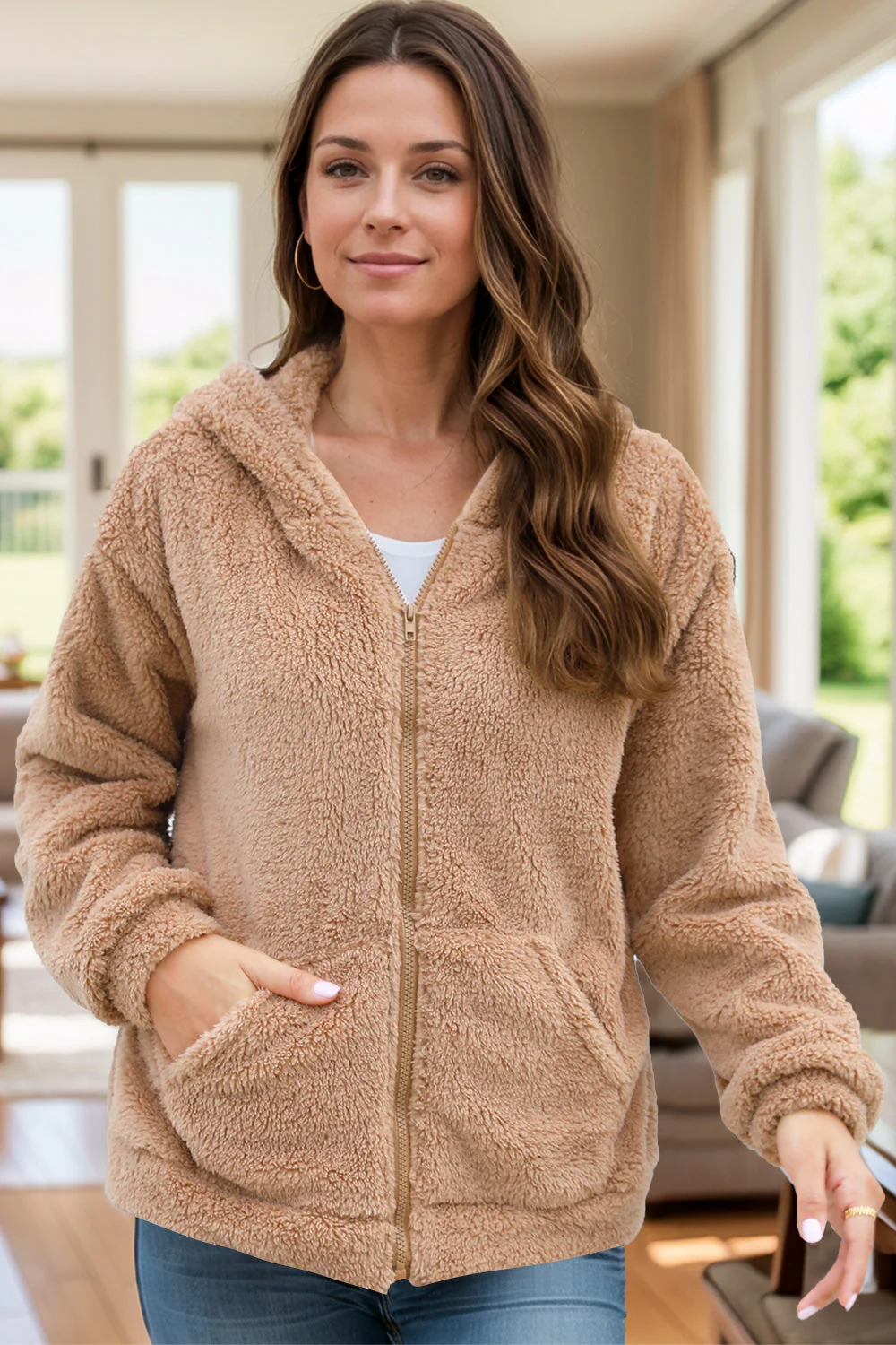 Elvira | Long sleeve outerwear with a fluffy hood and zip fastening