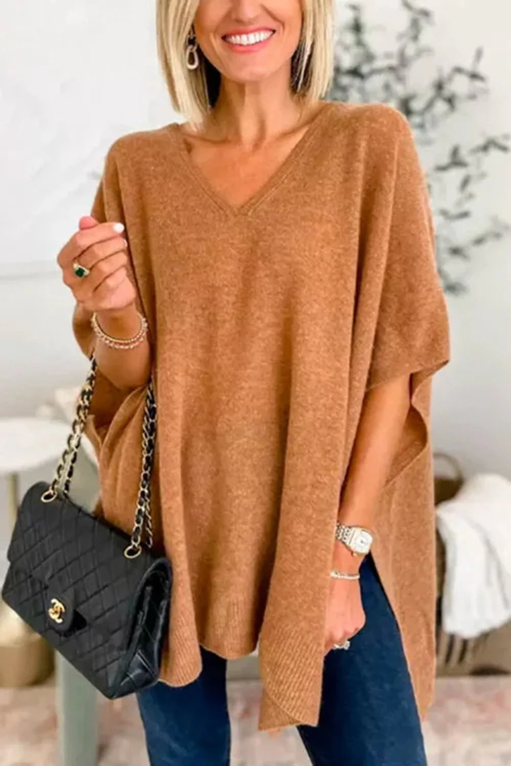 Erika | Slit knit top with V-neck and half sleeves