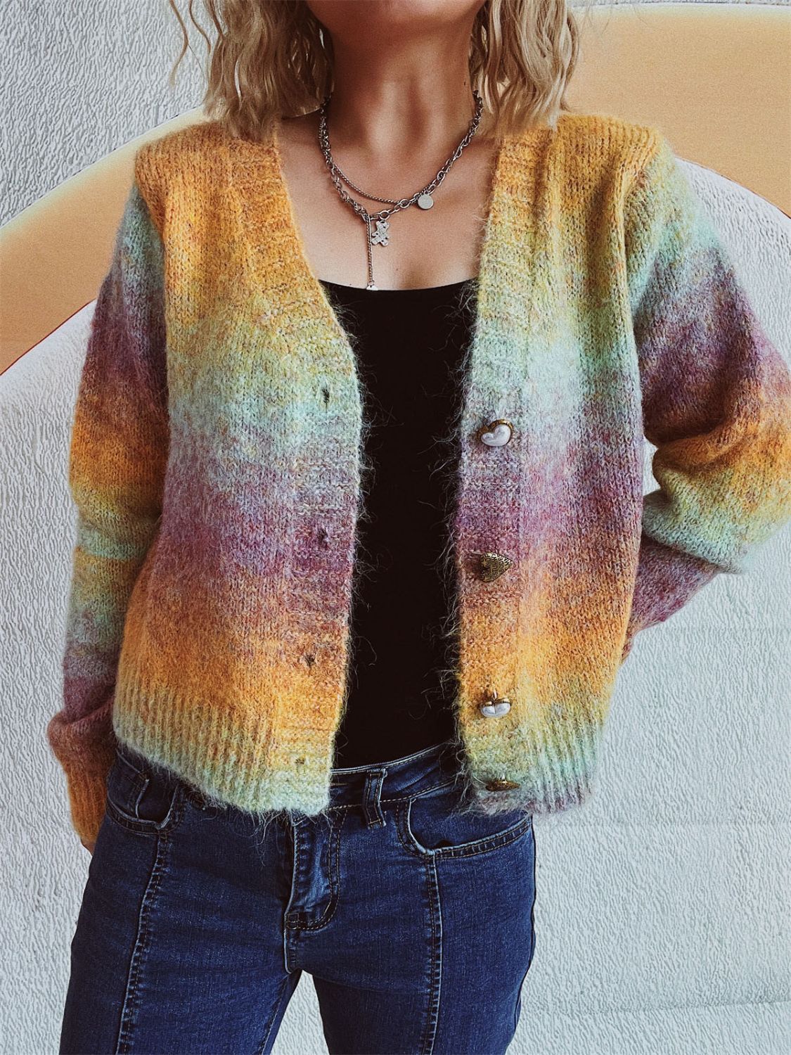 Estela | V-neck cardigan with gradient heart-shaped buttons - Image 8