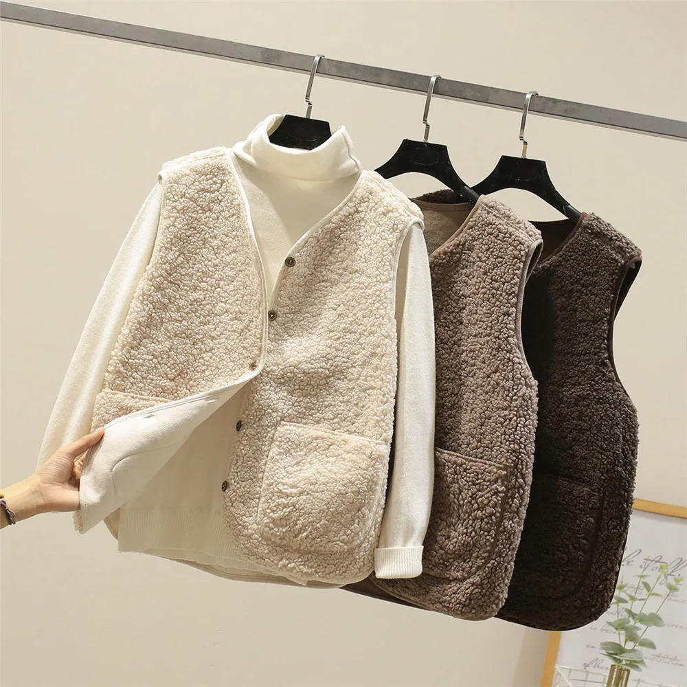Evelyn | Warm classic vest - Image 11