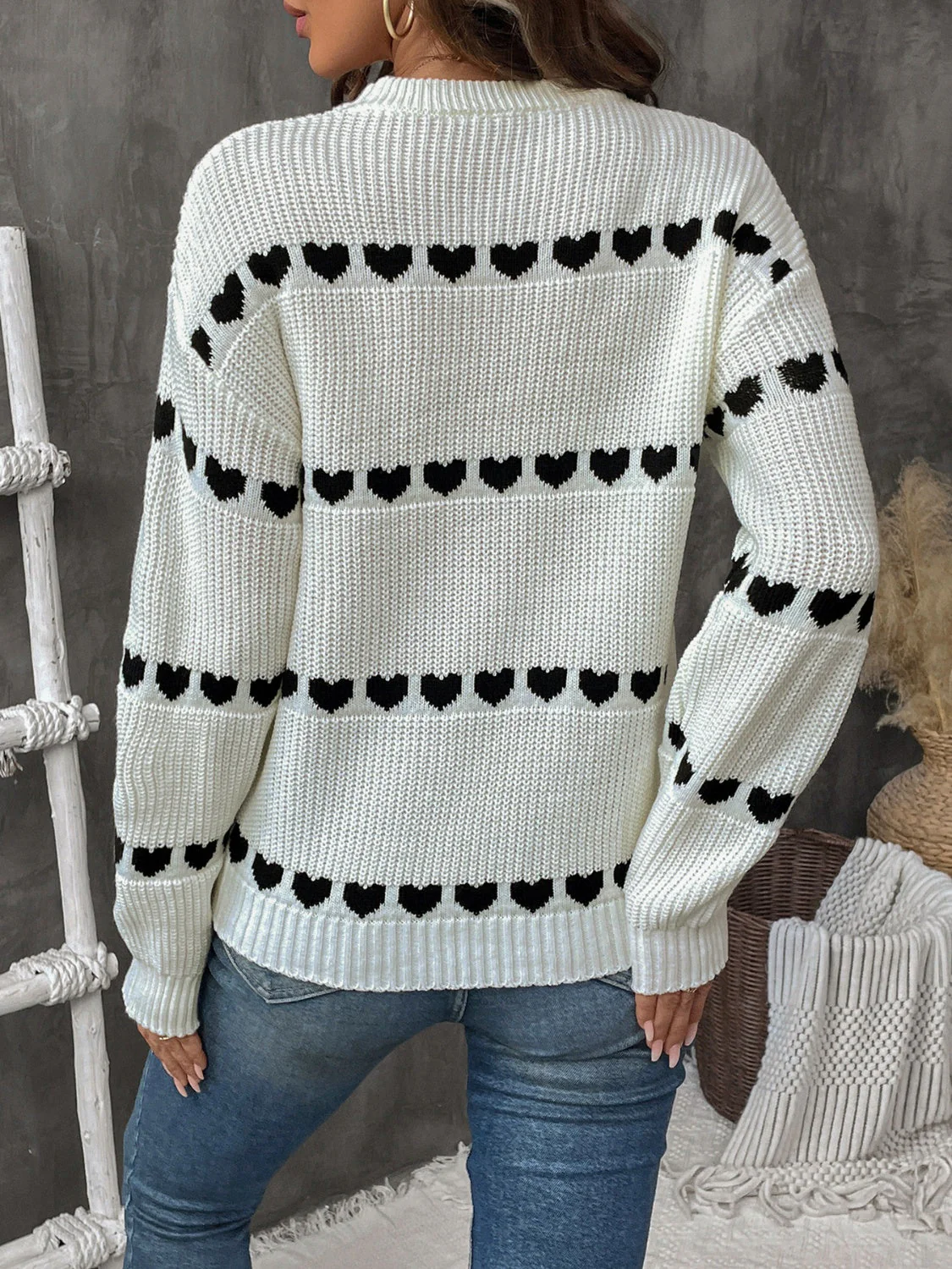 Fabiola | Heart-shaped, long-sleeved crew neck sweater - Image 2