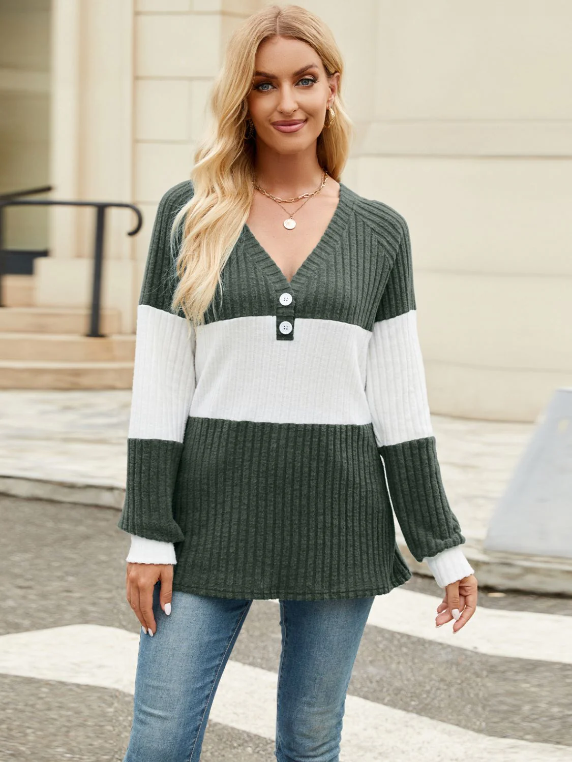 Felicidad | Color block V-neck long sleeve t-shirt - Image 21