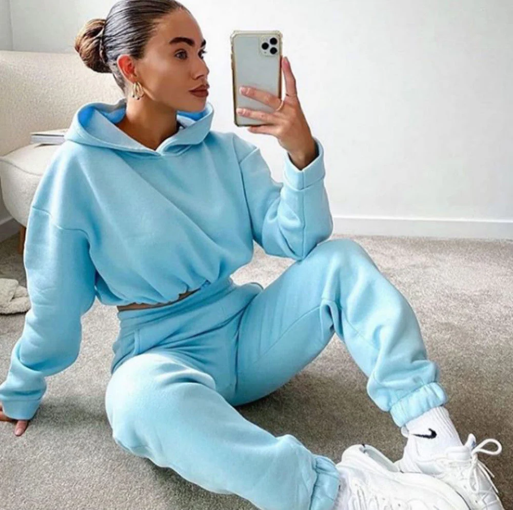 Fiorella® | Stylish and comfortable tracksuit for women at home - Image 4