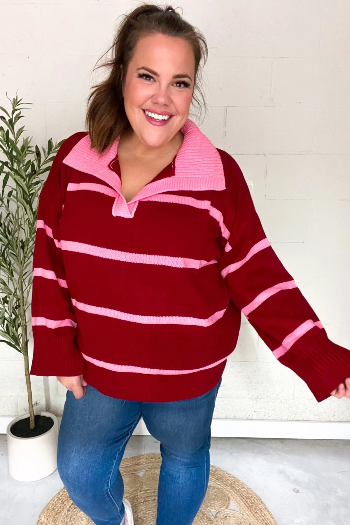 Frieda | Fall For You oversized sweater with notched collar and crimson stripes - Image 4